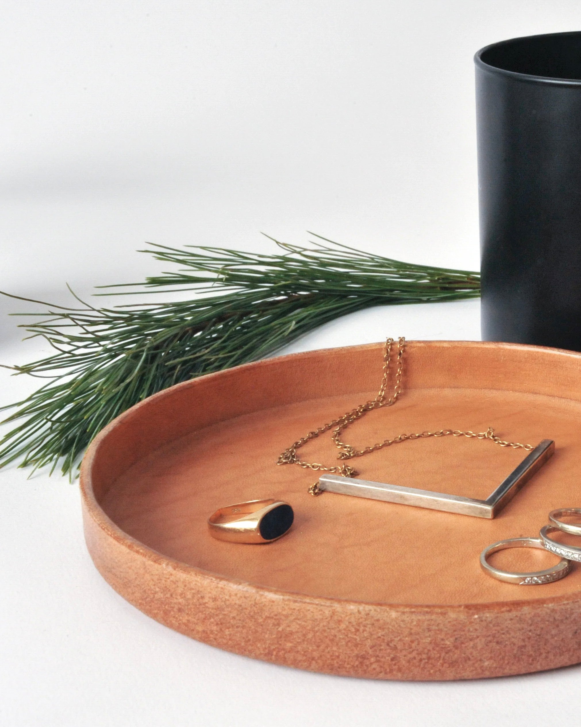 Large Round Leather Tray in Natural