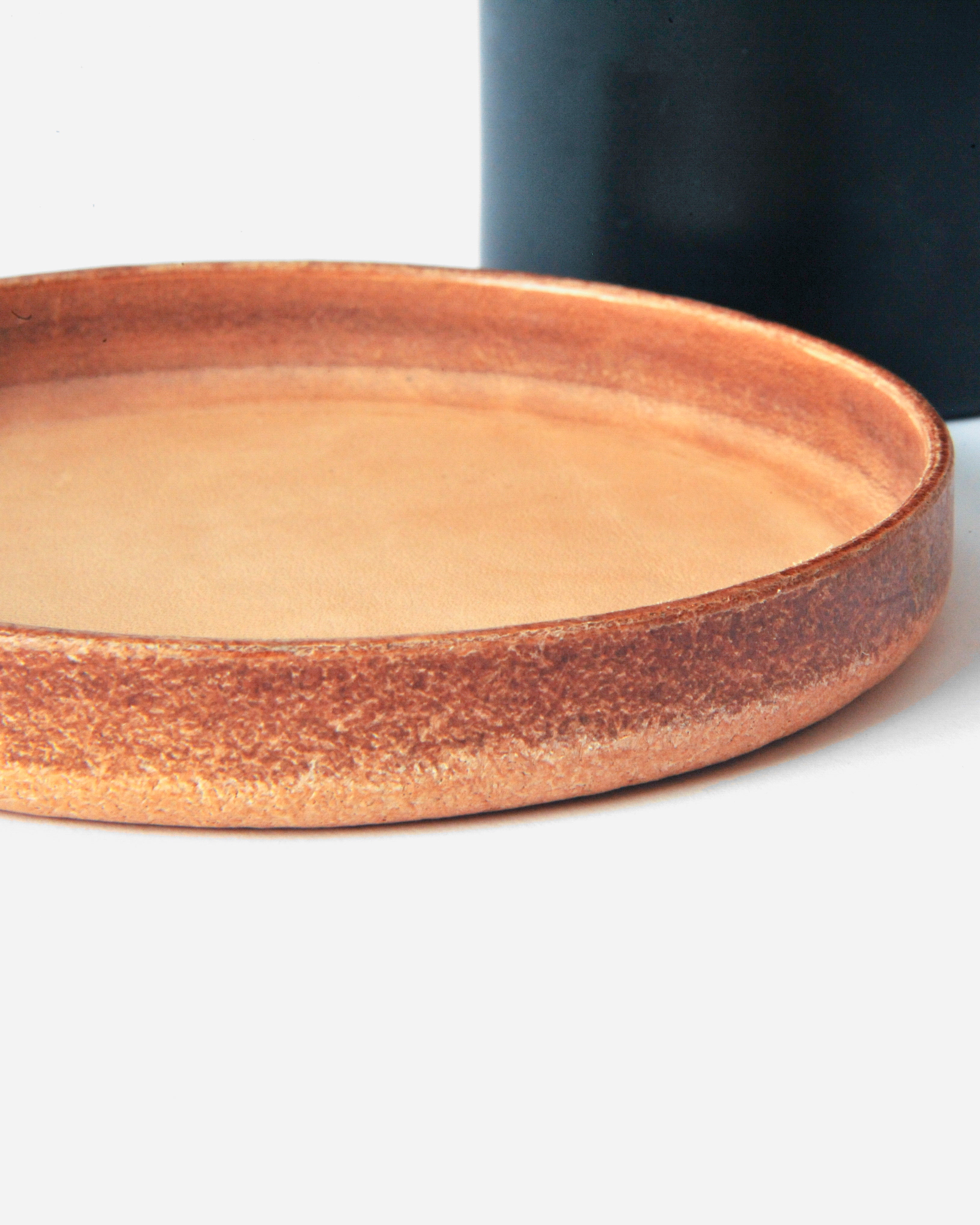 Medium Round Leather Tray in Natural