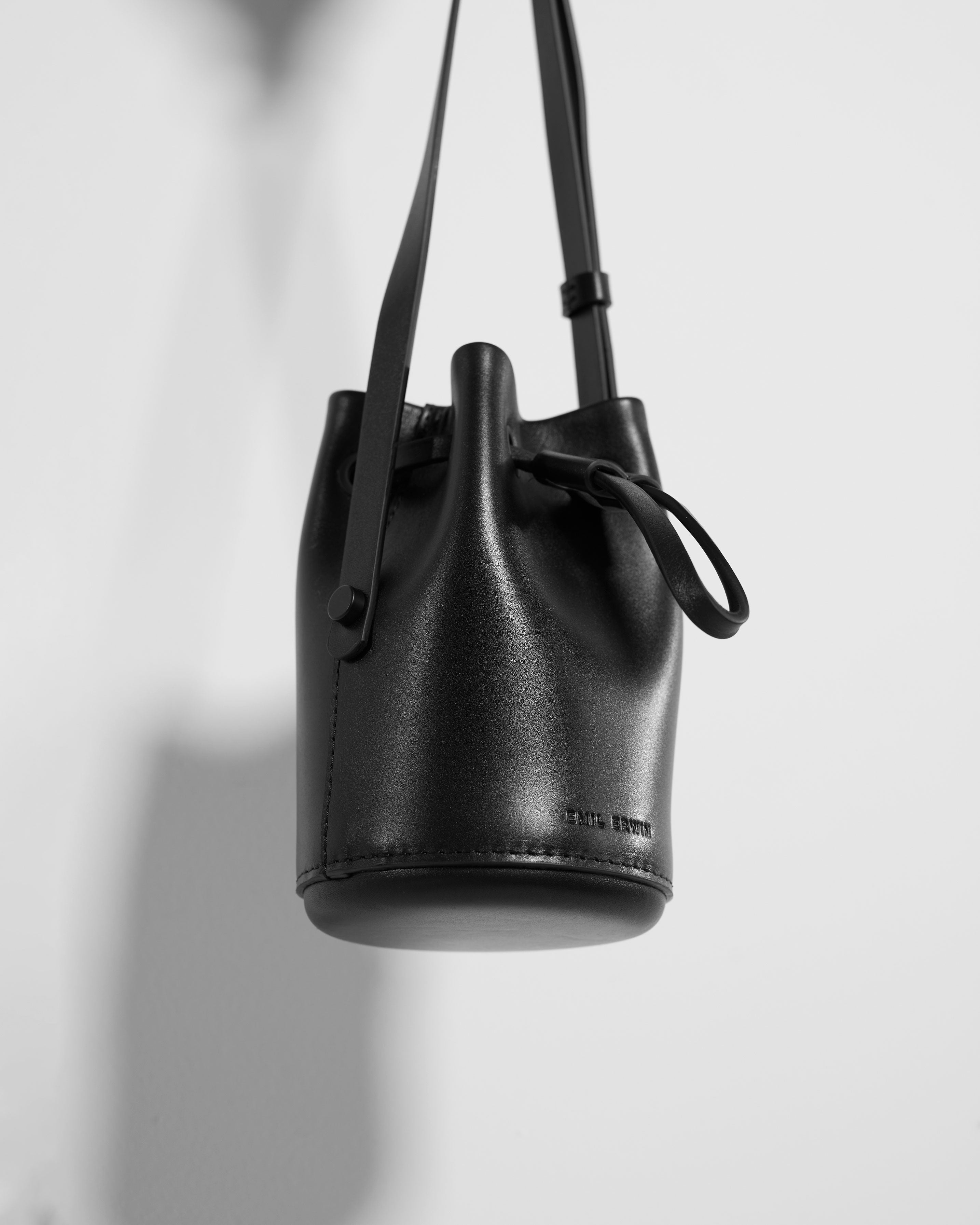 MELI MELO Santina Mini Bucket Bag (almond), 女裝, 手袋及銀包, 單肩