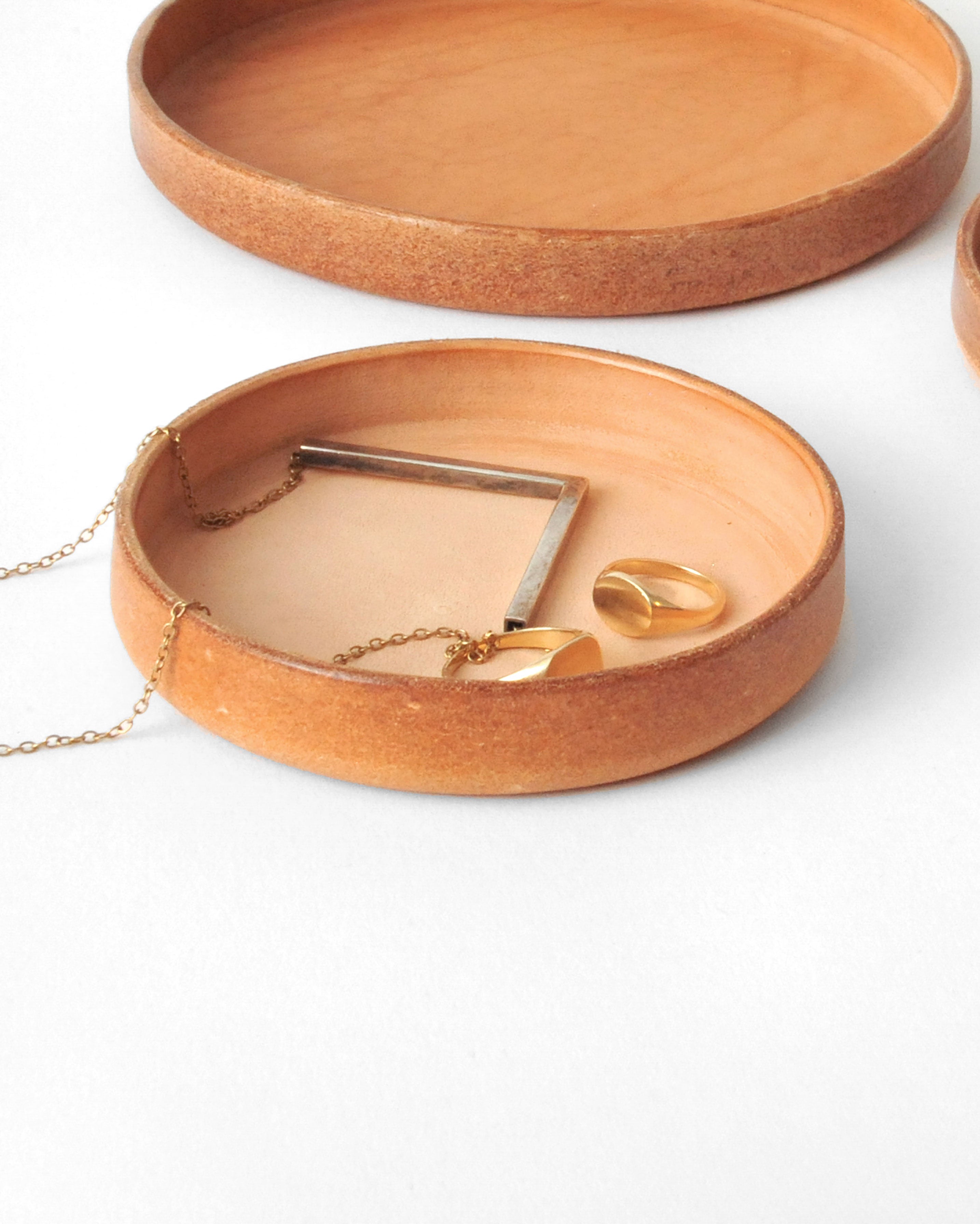 Small Round Leather Tray in Natural